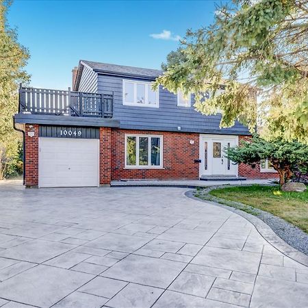 Stunning 7 Bedroom Rougeview Home With 2 Kitchens, 5 Bathrooms, Amazing Backyard & 8-Car Parking Toronto Eksteriør bilde
