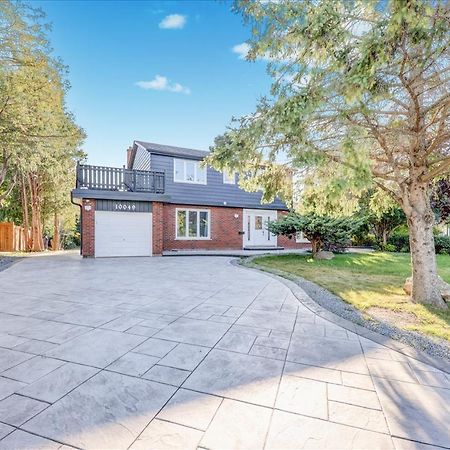Stunning 7 Bedroom Rougeview Home With 2 Kitchens, 5 Bathrooms, Amazing Backyard & 8-Car Parking Toronto Eksteriør bilde