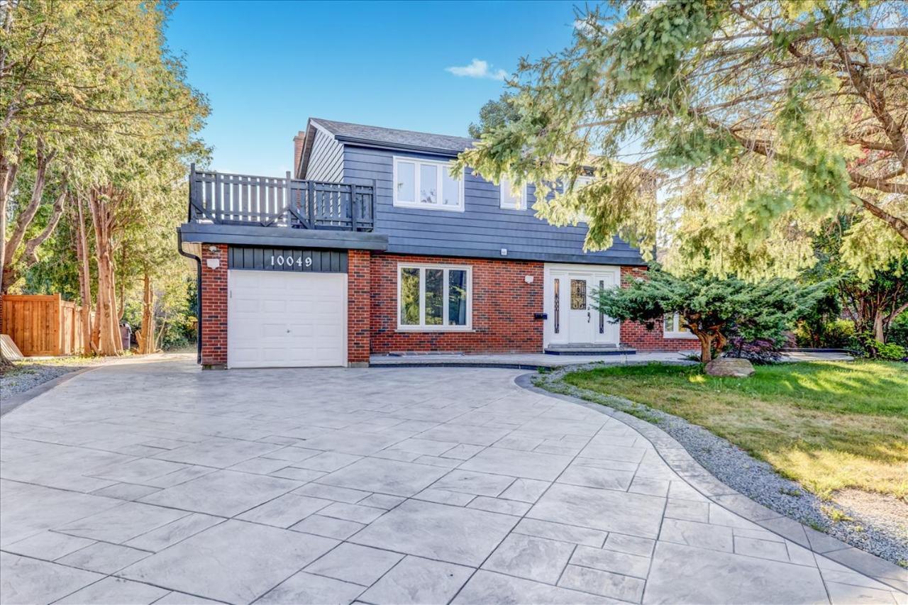 Stunning 7 Bedroom Rougeview Home With 2 Kitchens, 5 Bathrooms, Amazing Backyard & 8-Car Parking Toronto Eksteriør bilde