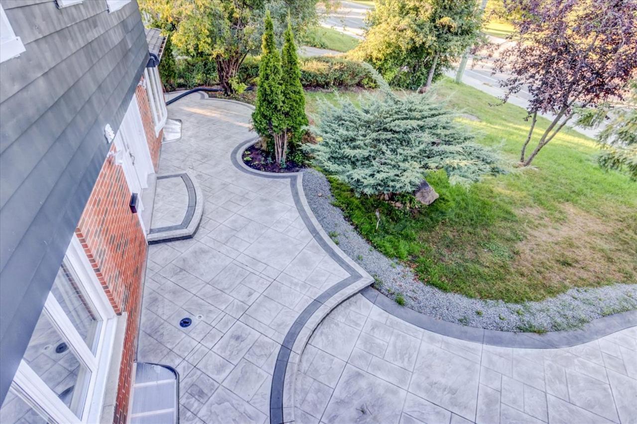 Stunning 7 Bedroom Rougeview Home With 2 Kitchens, 5 Bathrooms, Amazing Backyard & 8-Car Parking Toronto Eksteriør bilde