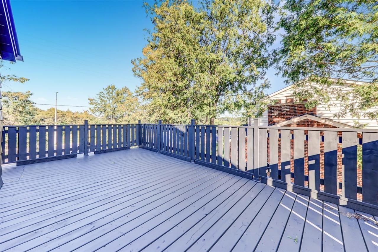 Stunning 7 Bedroom Rougeview Home With 2 Kitchens, 5 Bathrooms, Amazing Backyard & 8-Car Parking Toronto Eksteriør bilde