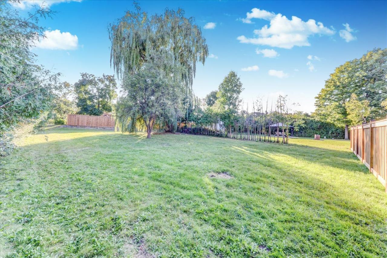 Stunning 7 Bedroom Rougeview Home With 2 Kitchens, 5 Bathrooms, Amazing Backyard & 8-Car Parking Toronto Eksteriør bilde